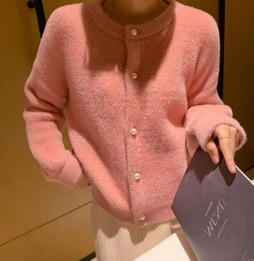 Arabella - Beautiful Buttoned Cardigan