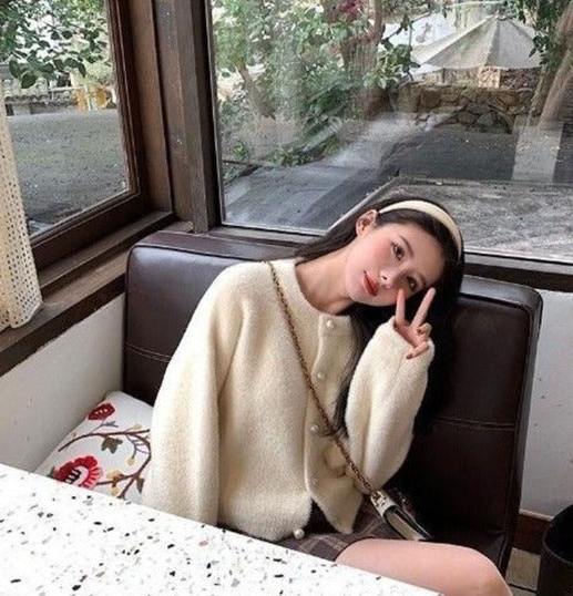 Arabella - Beautiful Buttoned Cardigan